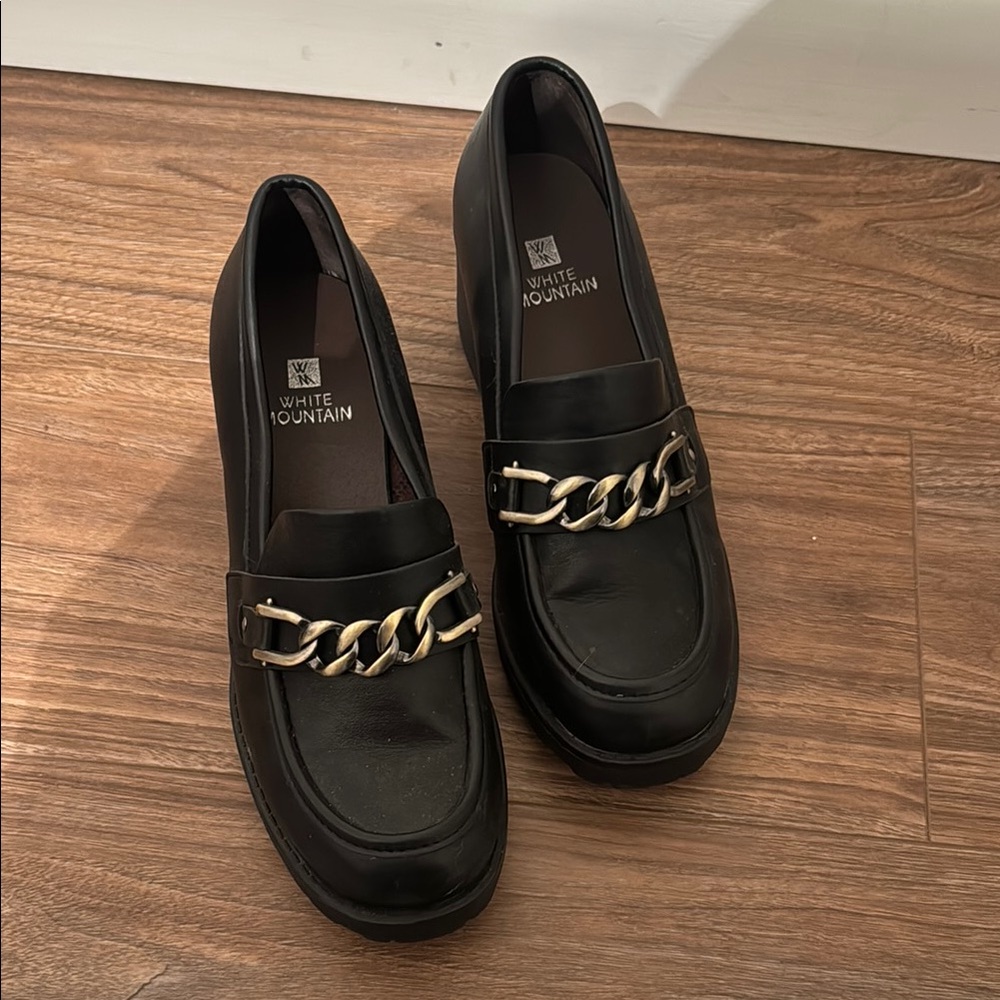 White Mountain Black Chain Detail Leather Heeled Loafers